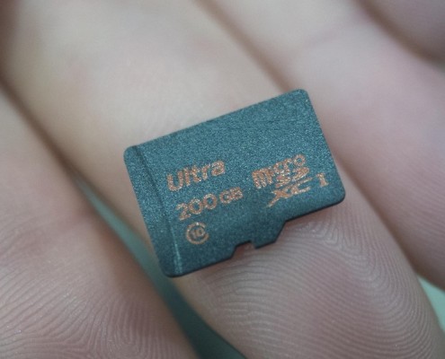 A microSD card of 200 GB capacity is here - Manufacture by Lexar