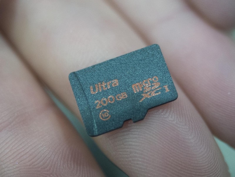 A microSD card of 200 GB capacity is here - Manufacture by Lexar